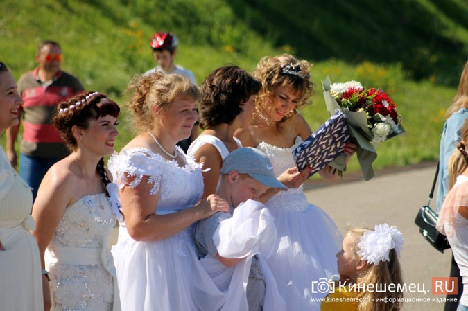 В Кинешме прошел благотворительный забег «Волжская невеста» фото 88