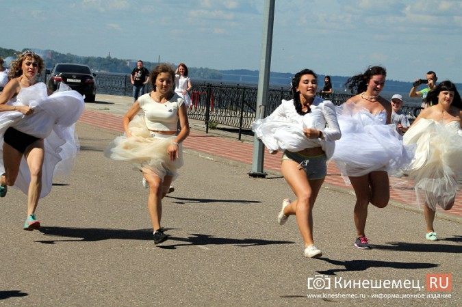 В Кинешме прошел благотворительный забег «Волжская невеста» фото 53