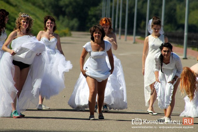 В Кинешме прошел благотворительный забег «Волжская невеста» фото 52