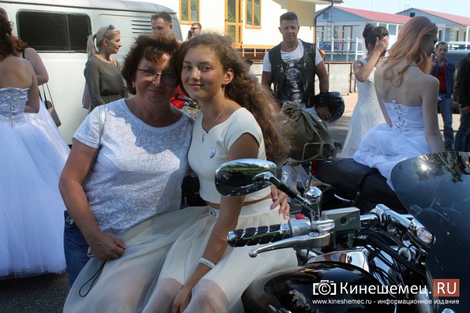 В Кинешме прошел благотворительный забег «Волжская невеста» фото 49