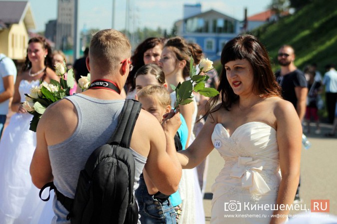 В Кинешме прошел благотворительный забег «Волжская невеста» фото 95