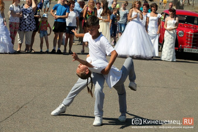В Кинешме прошел благотворительный забег «Волжская невеста» фото 13