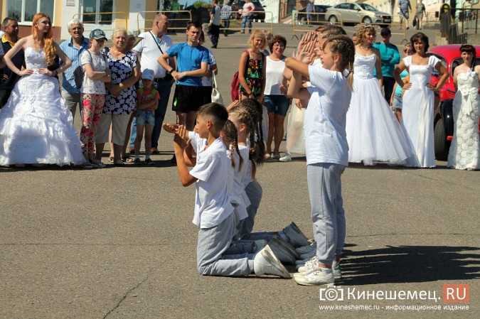 В Кинешме прошел благотворительный забег «Волжская невеста» фото 9