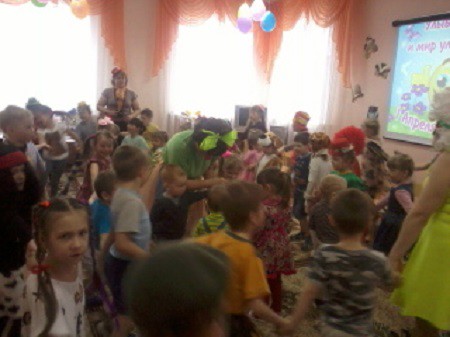 Праздник смеха отметили в кинешемском детском саду фото 5