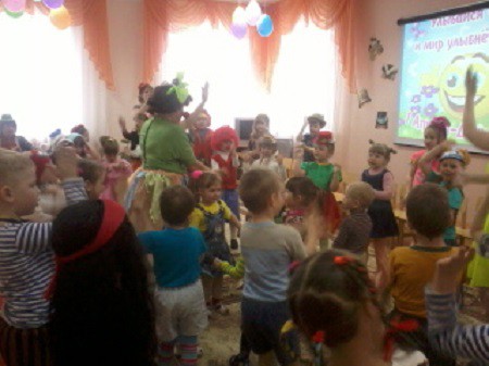 Праздник смеха отметили в кинешемском детском саду фото 6