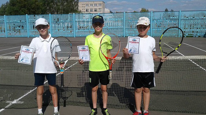 В Кинешме прошли соревнования по теннису в одиночном и парном разрядах фото 2