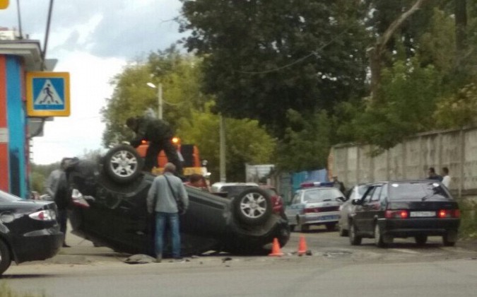 На Садовой в Иванове перевернулась «Тойота» фото 2