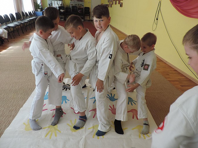 Родители юных кинешемских каратистов благодарят тренера фото 7