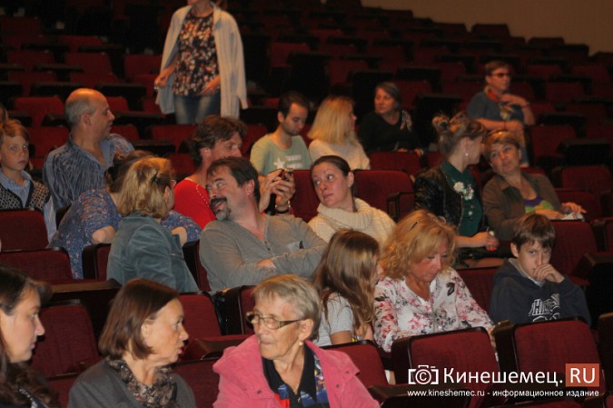 В Кинешемском театре прошел закрытый показ «Женихов» Валентина Варецкого фото 3