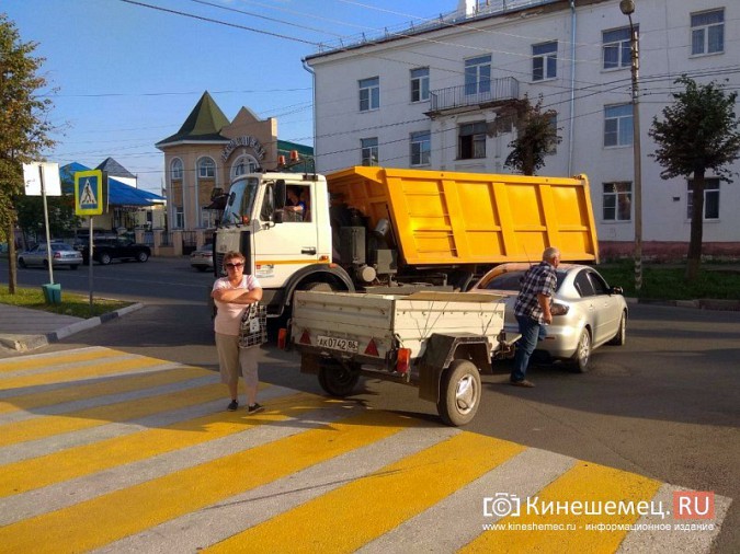 «МАЗ» и «Мазда» с прицепом столкнулись у главной Почты Кинешмы фото 2