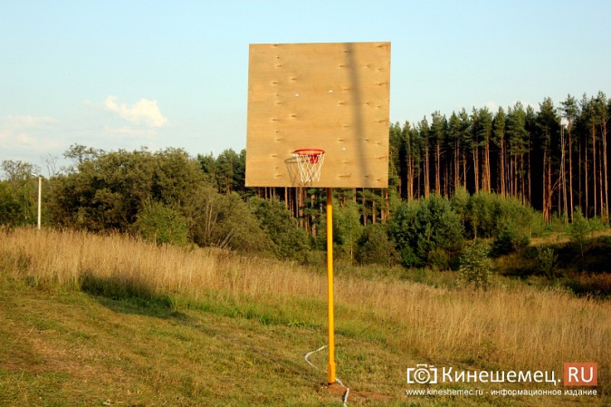 На окраине района «ДХЗ» появилась уютная детская площадка фото 10