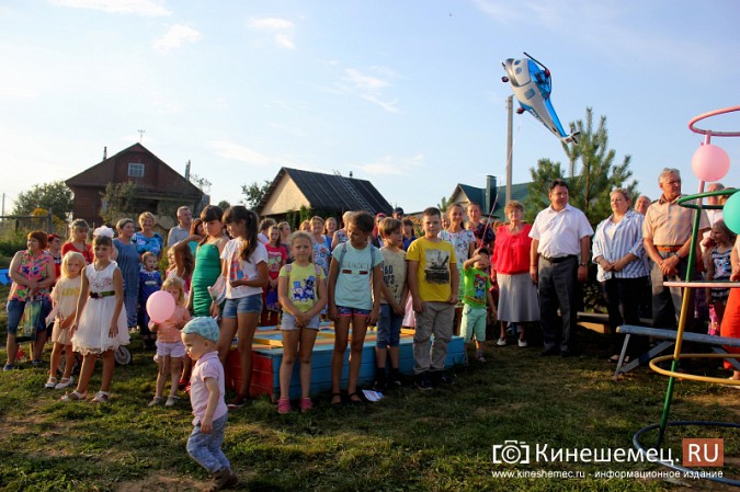 На окраине района «ДХЗ» появилась уютная детская площадка фото 15