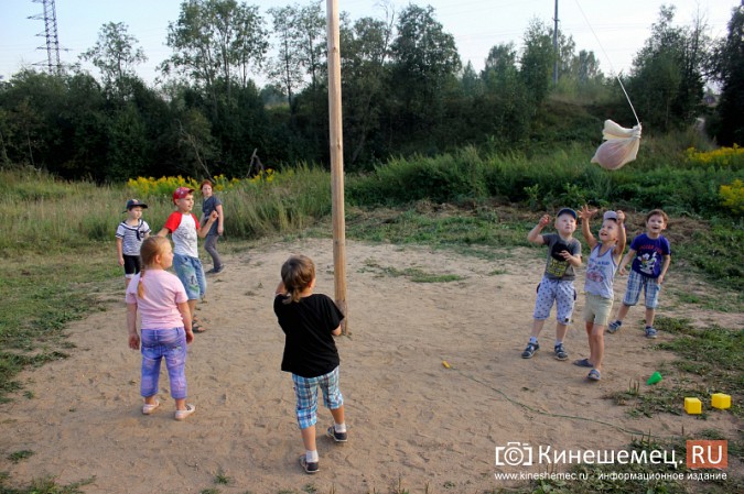 На окраине района «ДХЗ» появилась уютная детская площадка фото 18