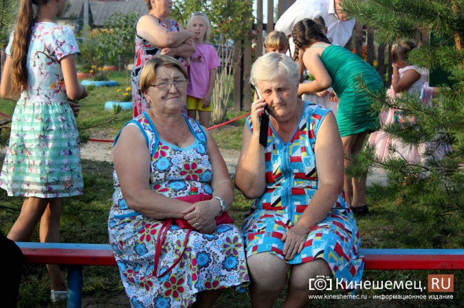 На окраине района «ДХЗ» появилась уютная детская площадка фото 12