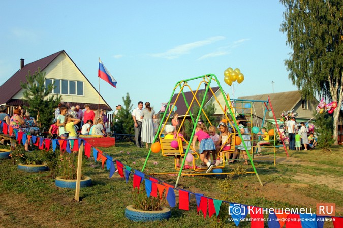 На окраине района «ДХЗ» появилась уютная детская площадка фото 9