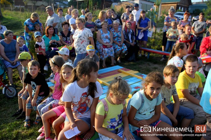 На окраине района «ДХЗ» появилась уютная детская площадка фото 14