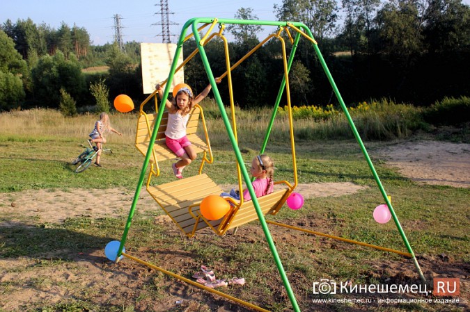На окраине района «ДХЗ» появилась уютная детская площадка фото 6