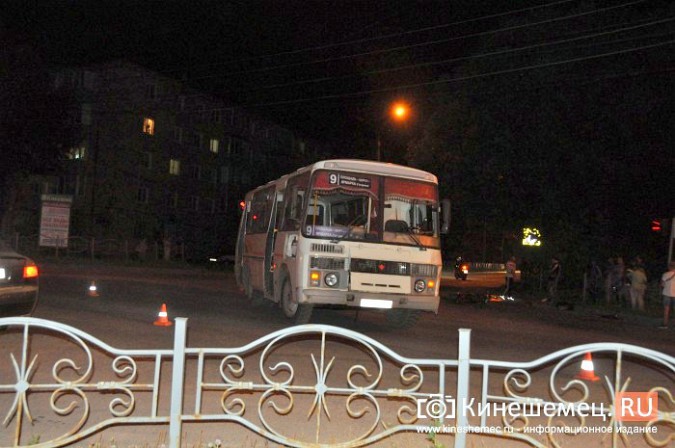 В Кинешме мотоциклист угодил под колеса пассажирского автобуса фото 11