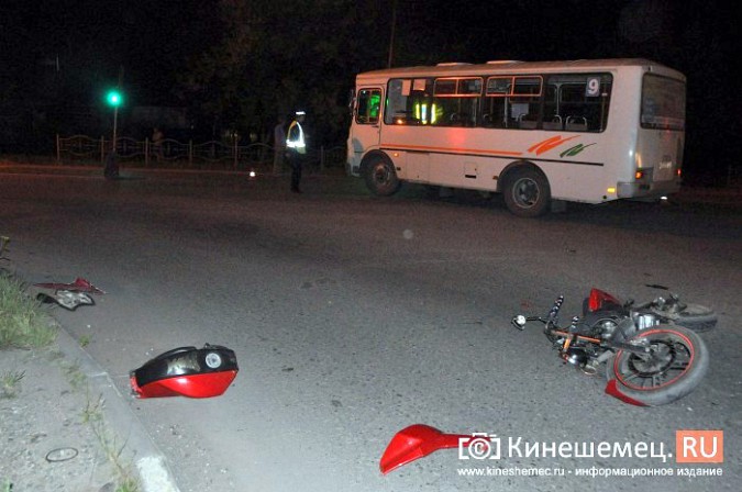 В Кинешме мотоциклист угодил под колеса пассажирского автобуса фото 7