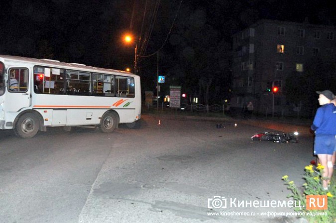 В Кинешме мотоциклист угодил под колеса пассажирского автобуса фото 5