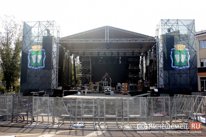 К приезду Басты в Кинешме поставили самую большую сцену в истории города фото 18