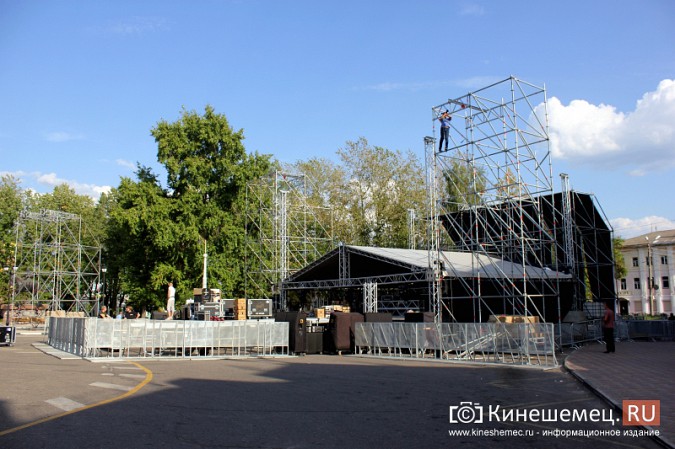 К приезду Басты в Кинешме поставили самую большую сцену в истории города фото 2