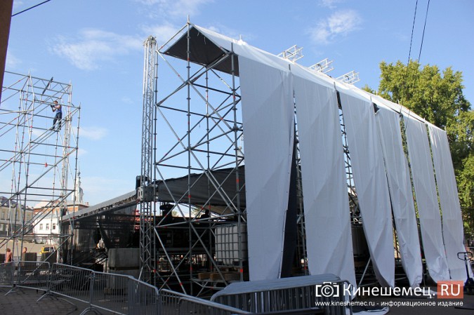 К приезду Басты в Кинешме поставили самую большую сцену в истории города фото 10