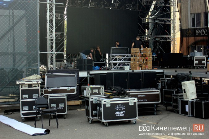 К приезду Басты в Кинешме поставили самую большую сцену в истории города фото 17