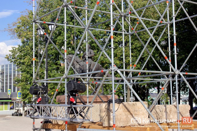 К приезду Басты в Кинешме поставили самую большую сцену в истории города фото 7