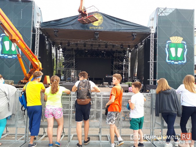 Поклонники Басты уже собираются в центре Кинешмы фото 3