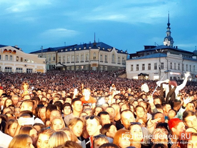 Баста, как и ожидалось, устроил в Кинешме грандиозное шоу фото 4