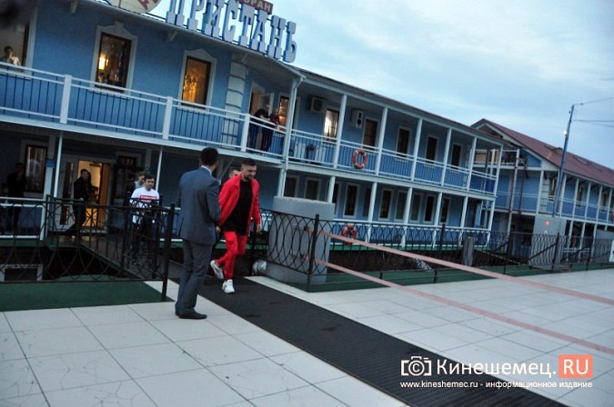 Фанаты встретились в Кинешме с Бастой на набережной Волжского бульвара фото 3