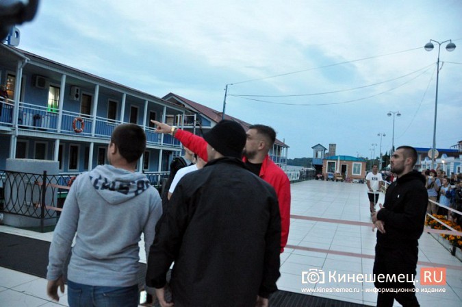 Фанаты встретились в Кинешме с Бастой на набережной Волжского бульвара фото 7