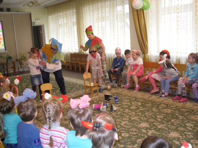 Дошколята в Кинешме смеялись вместе с клоунами Чупом и Чупсом фото 4