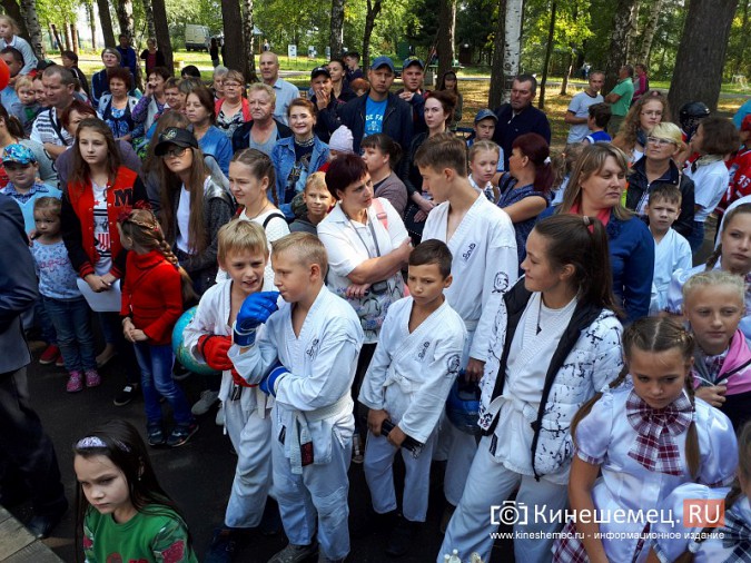 В городском парке Кинешмы 1 сентября отметили большим праздником фото 17