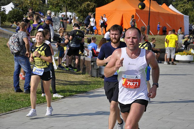 Кинешемские полумарафонцы выступили в Ярославле фото 3