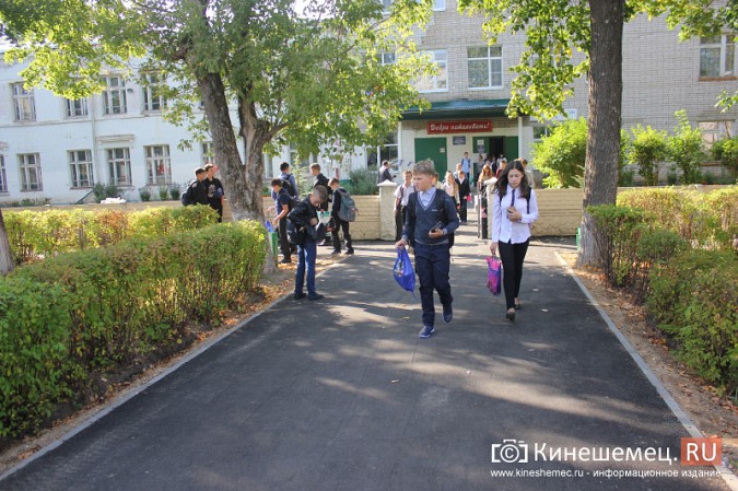 У школы №16 в Кинешме отремонтировали тротуары фото 5