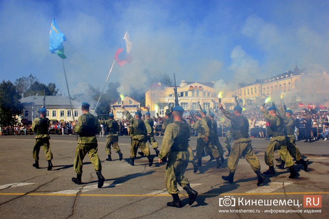 В центре Кинешмы «высадились» ивановские разведчики фото 15
