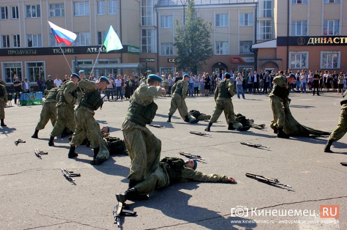 В центре Кинешмы «высадились» ивановские разведчики фото 20