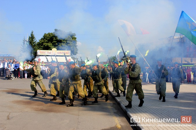 В центре Кинешмы «высадились» ивановские разведчики фото 14
