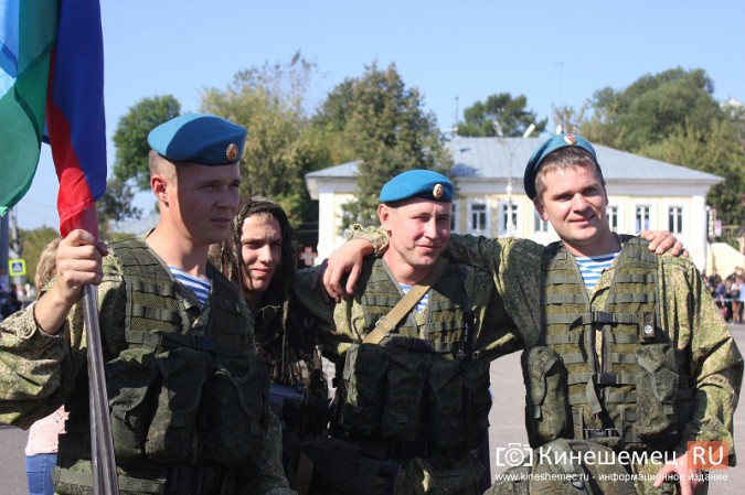 В центре Кинешмы «высадились» ивановские разведчики фото 12