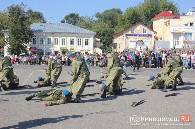 В центре Кинешмы «высадились» ивановские разведчики фото 21