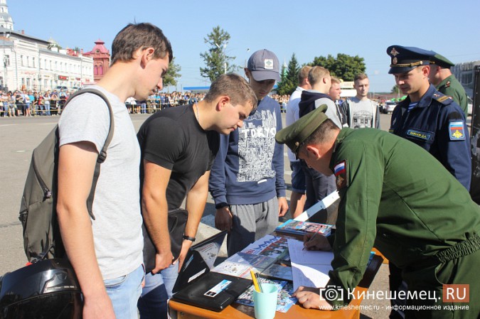 В центре Кинешмы «высадились» ивановские разведчики фото 33