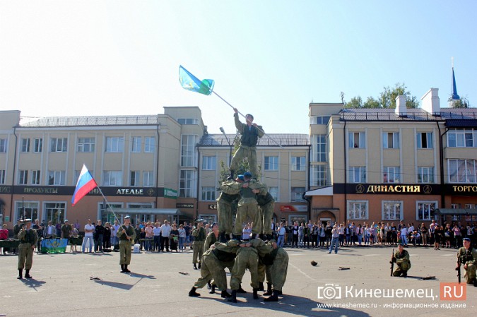 В центре Кинешмы «высадились» ивановские разведчики фото 23