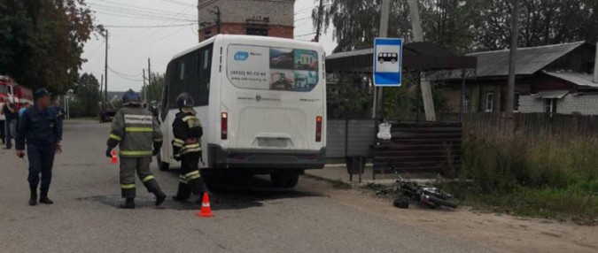 В Ивановской области 12-летний школьник на мопеде врезался в автобус фото 2
