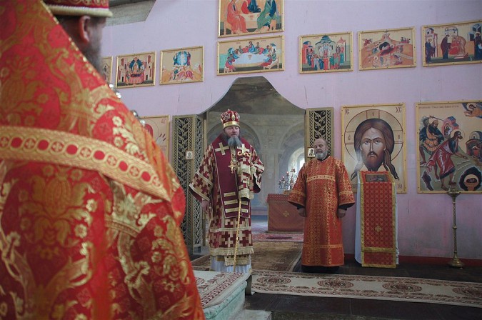 Спустя век в Предтеченском храме Кинешемской епархии вернулись к архиерейскому богослужению фото 2