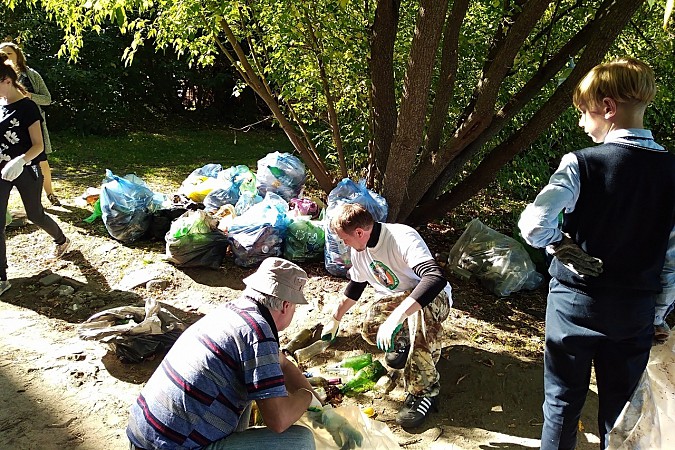 Всемирный День чистоты в Кинешме отметили большой уборкой Волжского бульвара фото 3