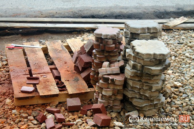 В Кинешме полным ходом благоустраивают тротуары на улице Советской фото 14