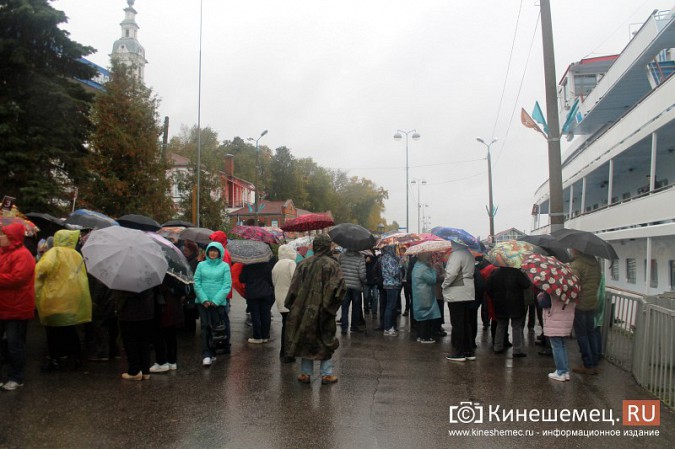 В Кинешме встретили один из последних теплоходов навигации 2018 года фото 13