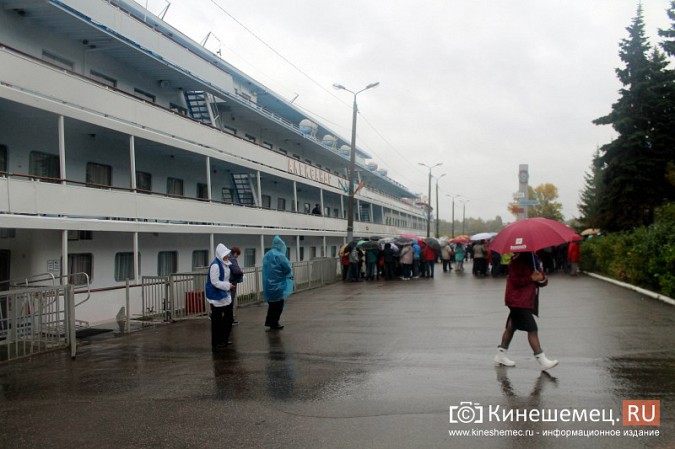 В Кинешме встретили один из последних теплоходов навигации 2018 года фото 15